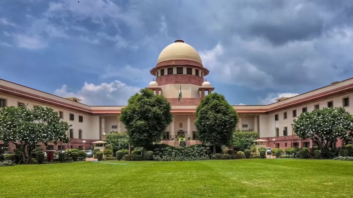 Supreme Court refuses to intervene in Kerala HC order on personal appearance of 2 IAS officers