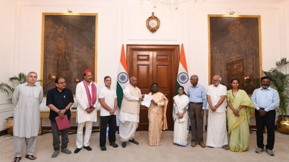 10-member opposition delegation meets President