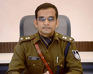 Over 250 Weapons Seized: IPS Agam Jainâ€™s fight against illegal weapons in Chhatarpur (MP)